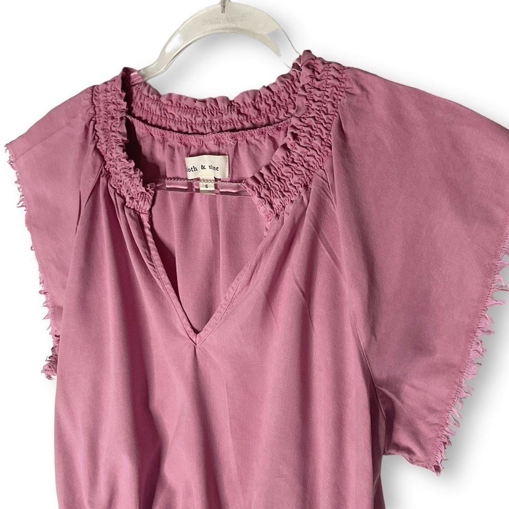 Cloth & Stone Smocked Top Sz S V Neck Frayed Sleeve Boho Feminine Pink - Picture 3 of 10